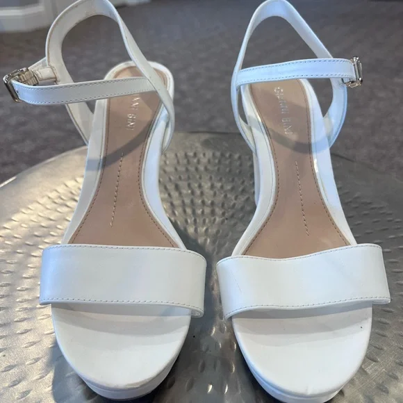 Gianni Bini White Wedge Slingback Sandals - Women Size 8.5 M - Picture 2 of 4